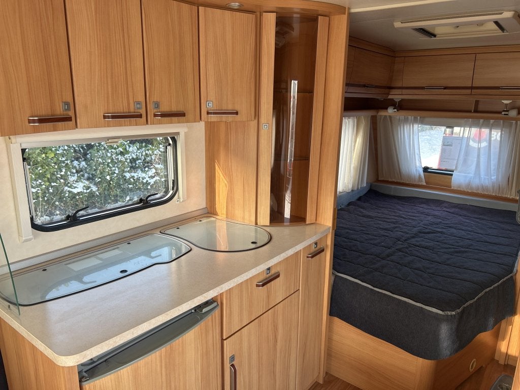 Wilk 450 VIDA 2011 RONDZIT VOORTENT VAST BED, Caravans en Kamperen, Caravans, Niet ingevuld, Rondzit, Bedrijf, Niet ingevuld