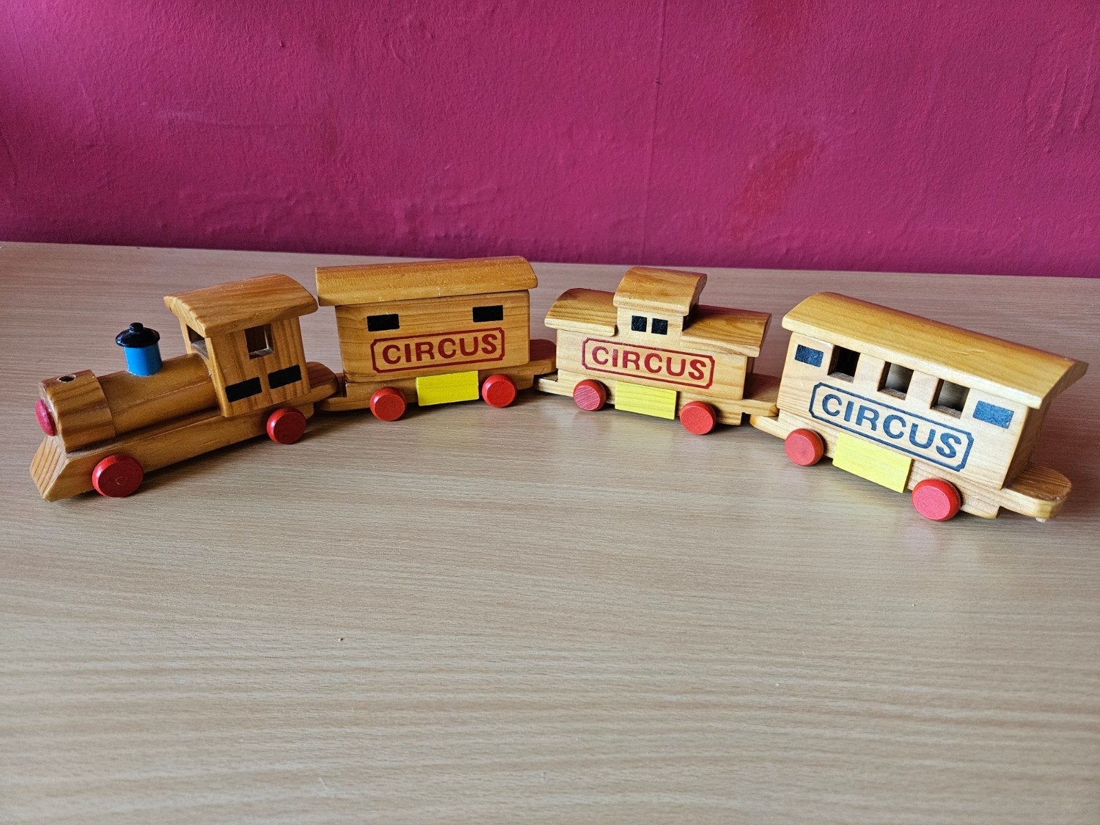 Vintage retro houten circus trein met drie wagons, Ophalen of Verzenden, Gebruikt, Duw- of Trekspeelgoed