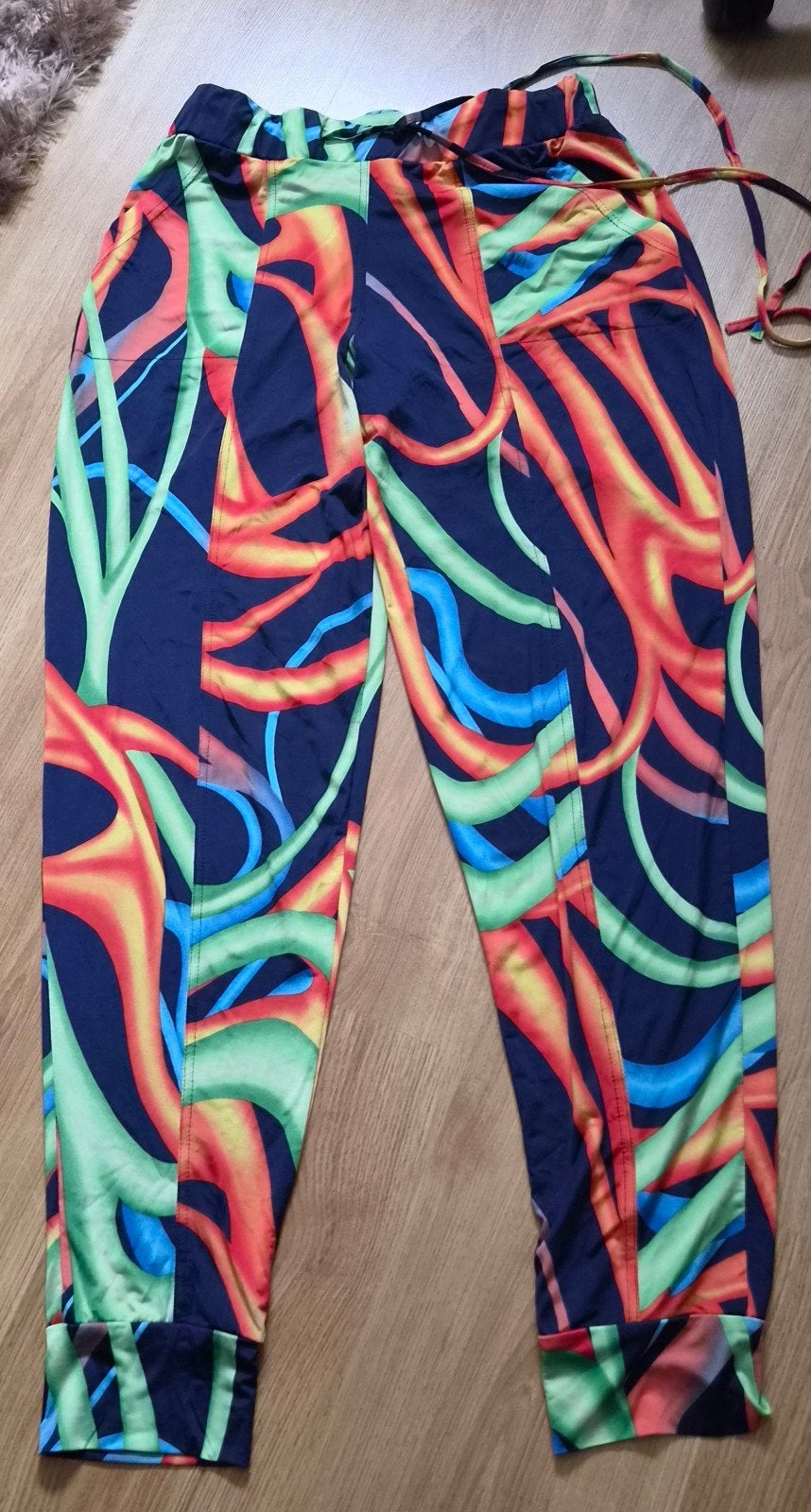 Magna broek maat 40/42 - Kleurrijk en comfortabel, Kleding | Dames, Broeken en Pantalons, Maat 38/40 (M), Meerkleurig, Ophalen of Verzenden