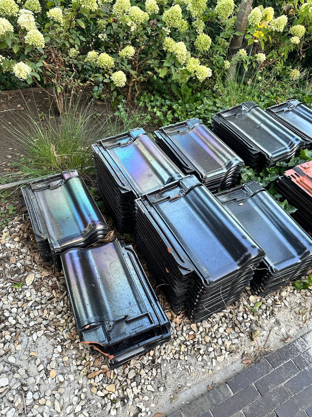 Ongeveer 100 stuks dakpan Alegra 10 zwart verglaasd, Doe-het-zelf en Verbouw, Dakpannen en Dakbedekking, Ophalen, Gebruikt, Steen of Klei