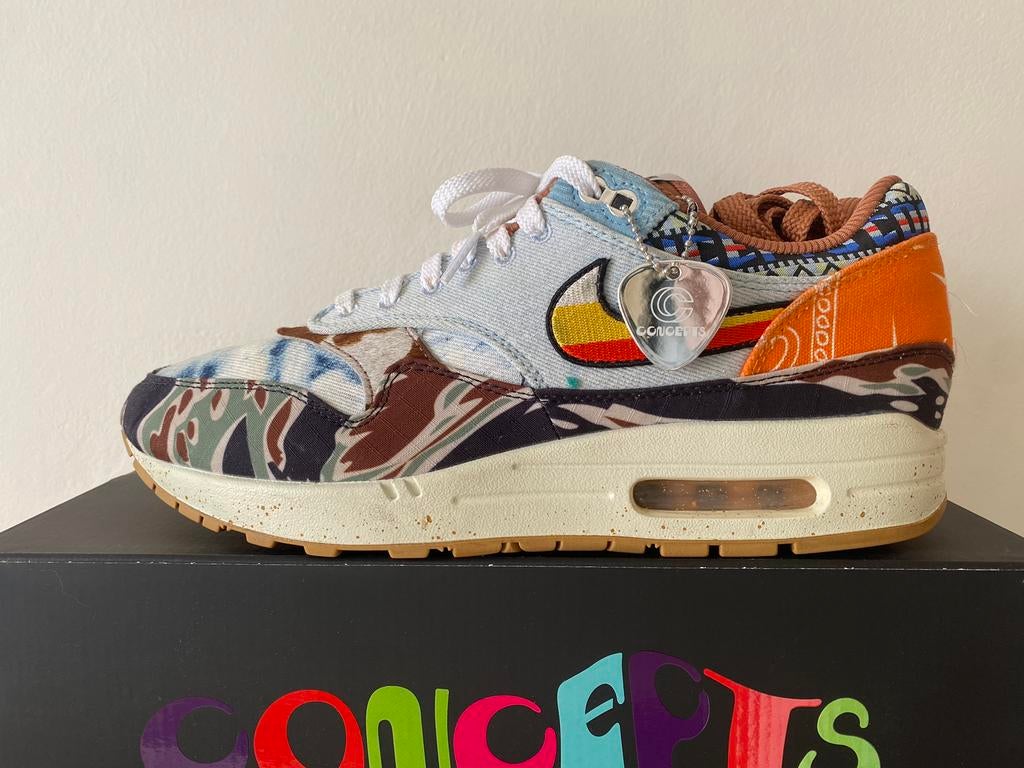 Nike Air Max 1 xConcepts Heavy 44,5, Kleding | Heren, Schoenen, Ophalen of Verzenden, Zo goed als nieuw, Overige kleuren