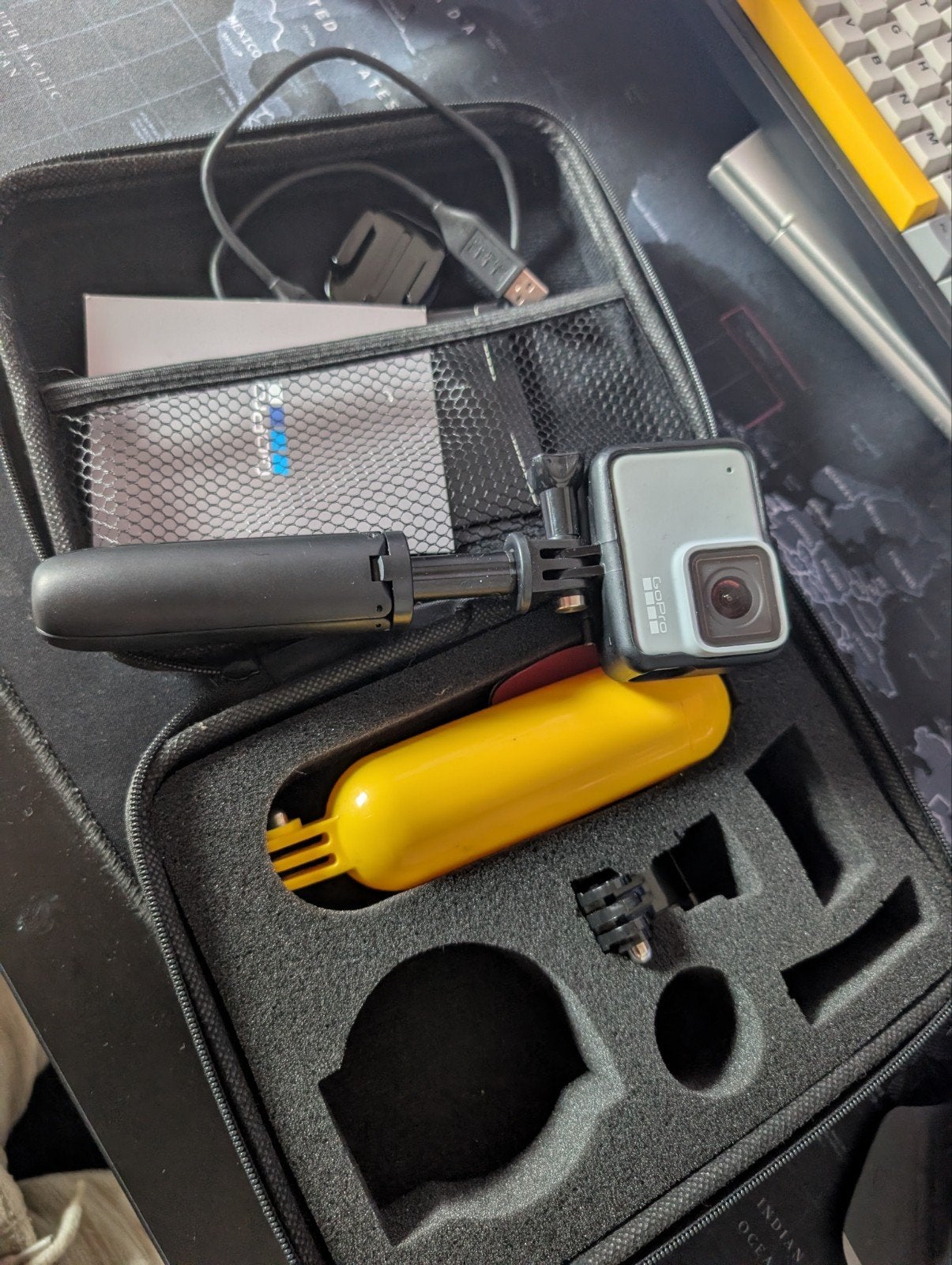 Foto 6 van Complete GoPro HERO White Set – Inclusief Veel Accessoires!
