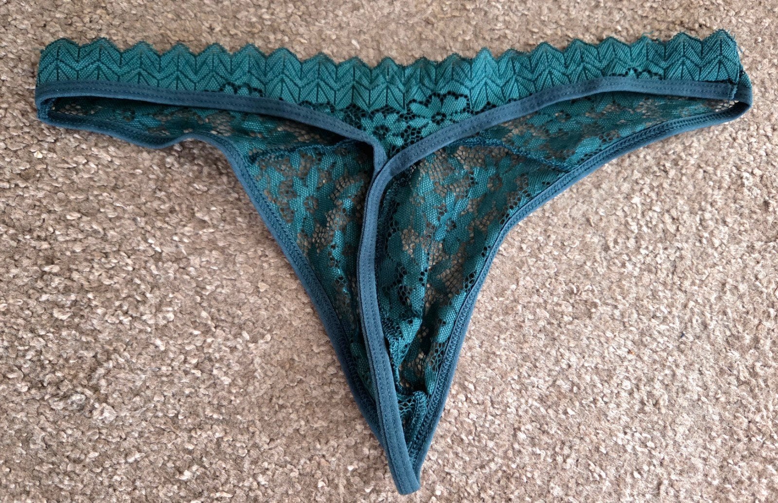 Nieuwe, luxe string van kant., Ophalen of Verzenden, Overige typen