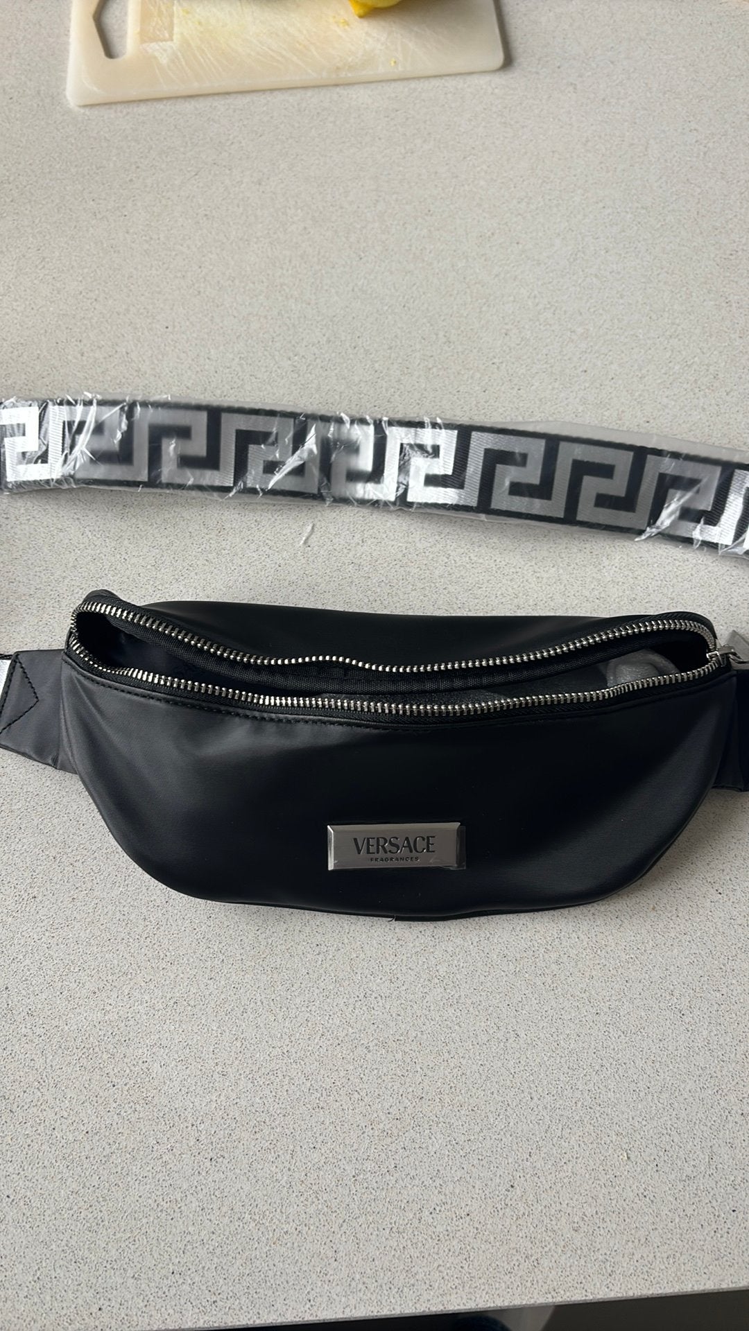 Versace Heuptas / Crossbody Tas Zwart, Ophalen, Nieuw, Zwart, Overige typen