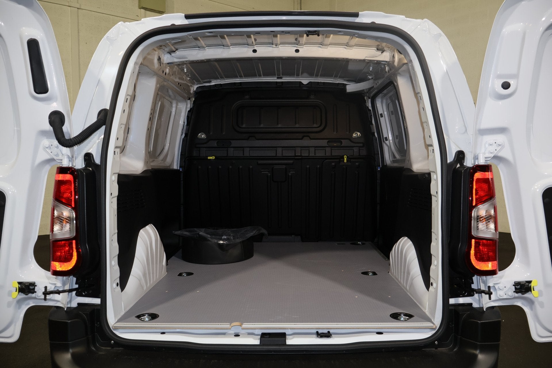 Toyota PROACE CITY Electric Comfort L1 50 kWh (bj 2026), 750 kg, 1666 kg, Wit, Toyota