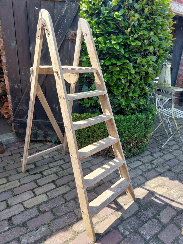 Oud brocante houten schilderstrapje., Antiek en Kunst, Ophalen