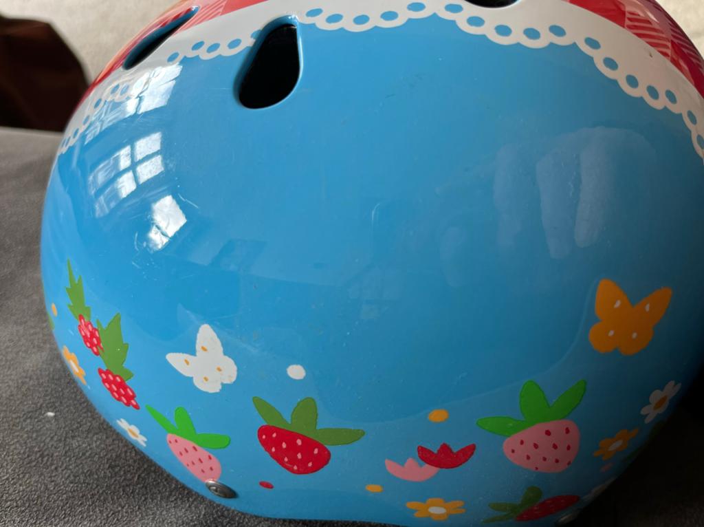 Nutcase Fietshelm Kinderen - XS (48-52cm) - Aardbeien, Fietsen en Brommers, Fietsaccessoires | Fietshelmen, Zo goed als nieuw