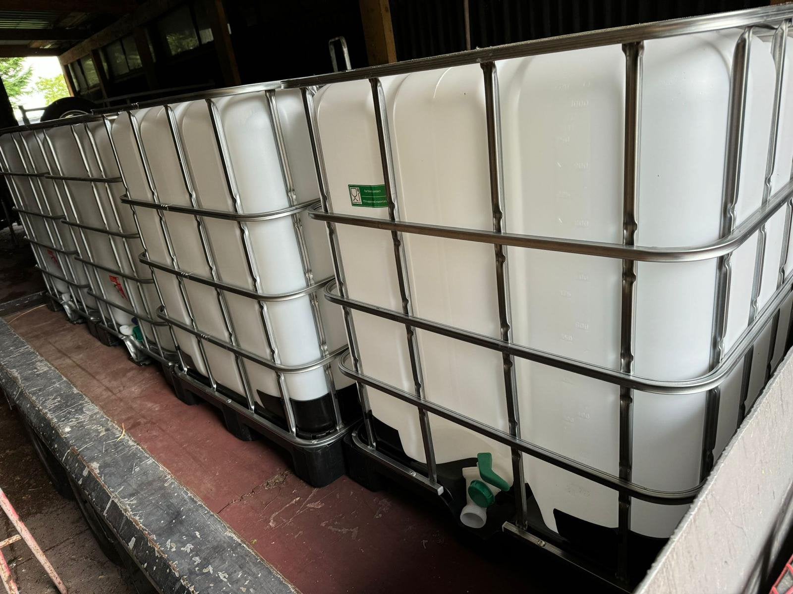 1000 liter IBC containers / tanks / vaten / 1000 liter IBC, 150 liter of meer, Ophalen, Zo goed als nieuw