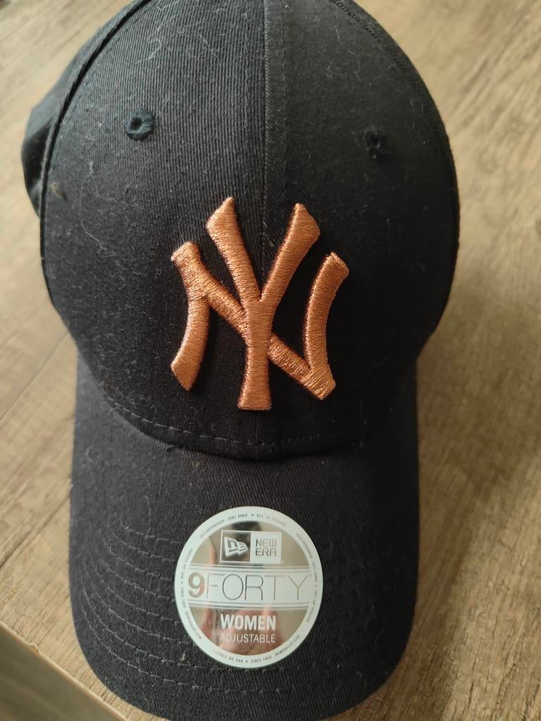 New Era NY Yankees pet - Zwart met koperen logo, Verzenden, Nieuw, One size fits all, Pet