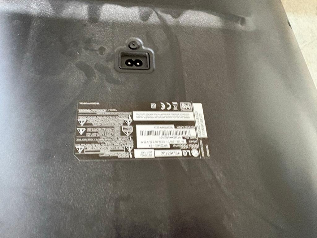 3 defecte LG TV's - onderdelen of reparatie, Ophalen