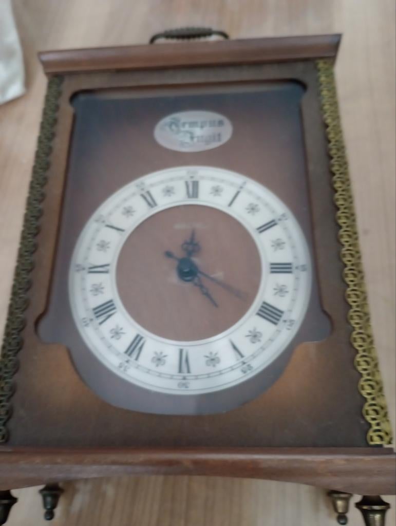 Mooie Tafelklok met Tempus Fugit Inscriptie, Antiek en Kunst, Antiek | Klokken, Ophalen of Verzenden