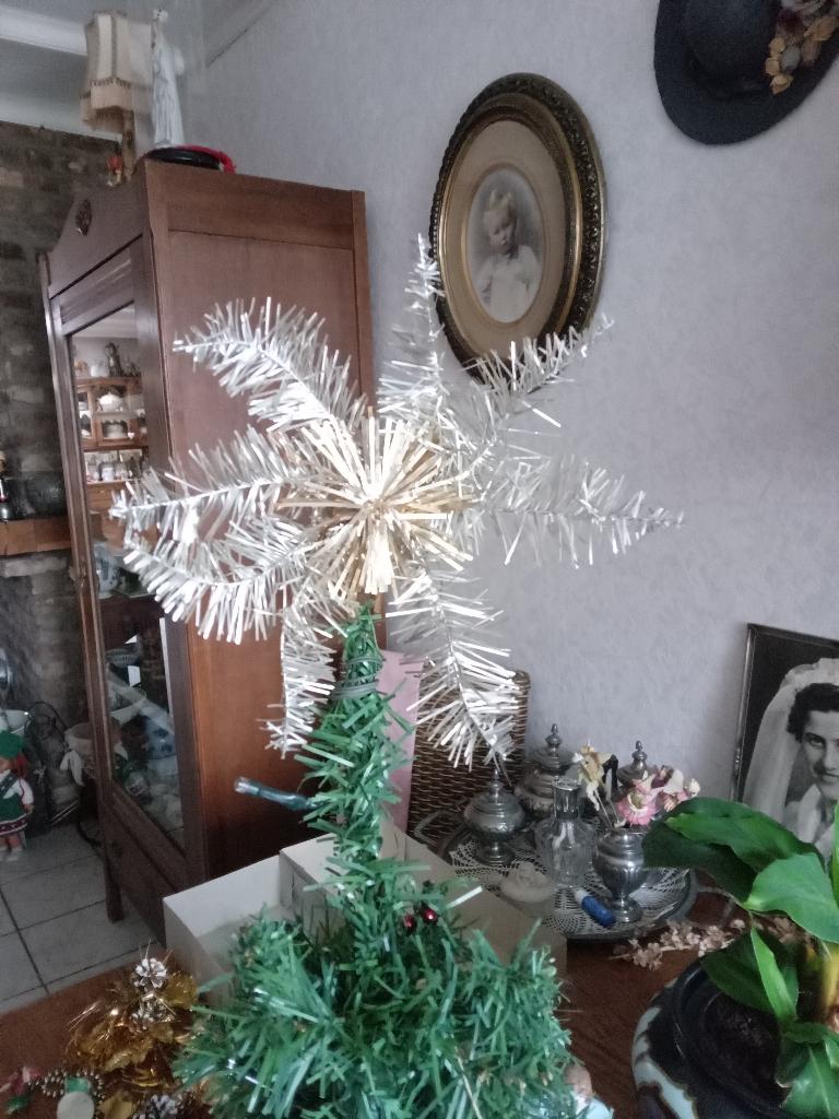 zilver kleurige tinsel piek houder is gedraaid draad,, Diversen, Ophalen of Verzenden