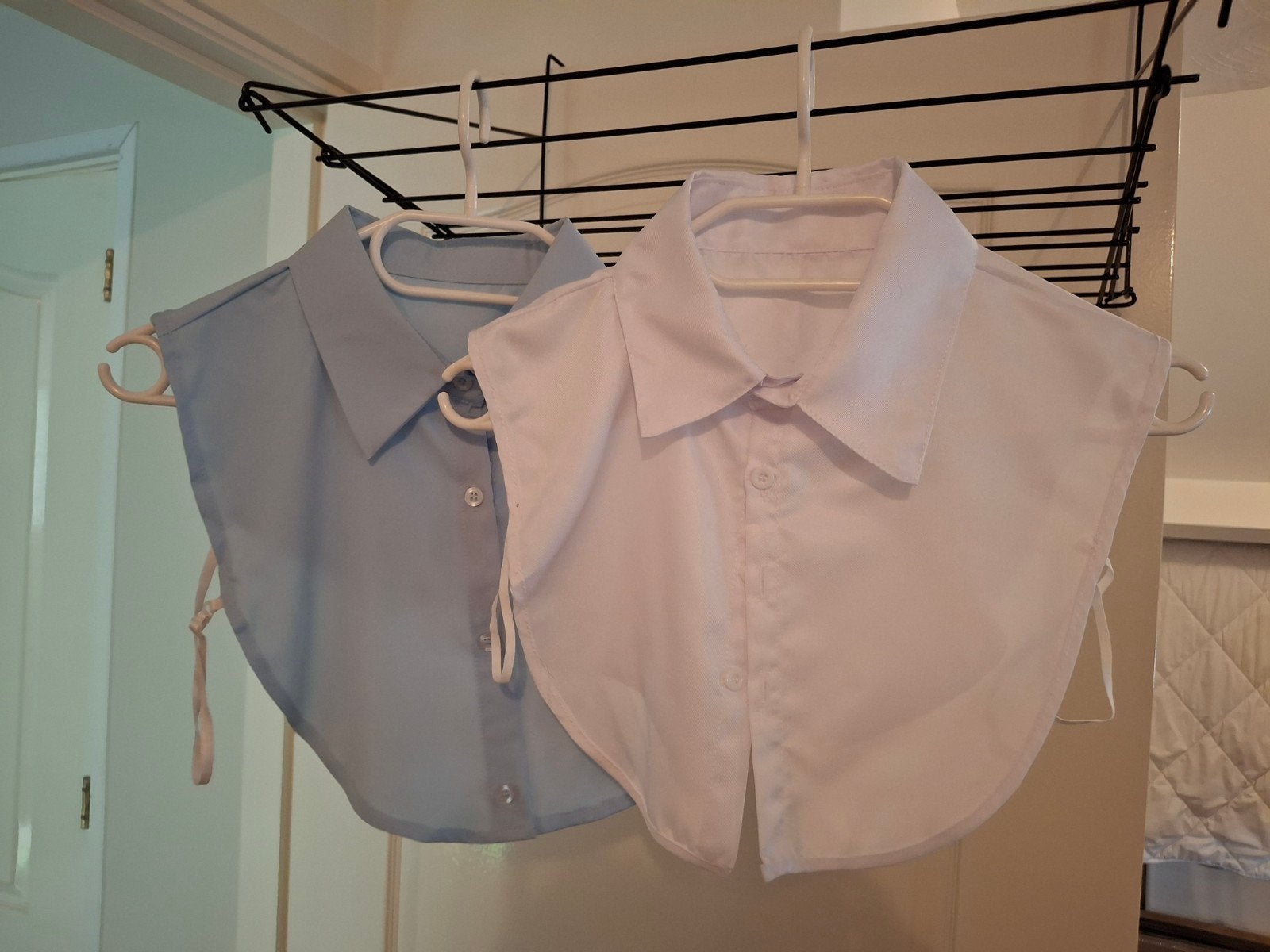 Kraagjes in kleur wit en lichtblauw., Ophalen of Verzenden, Nieuw, Wit