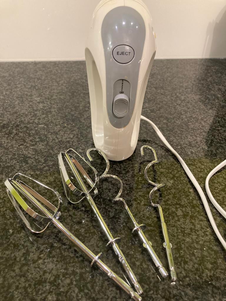 Tomado Handmixer met Gardes en Deeghaken - Wit, Gebruikt, 3 snelheden of meer, Ophalen of Verzenden, A