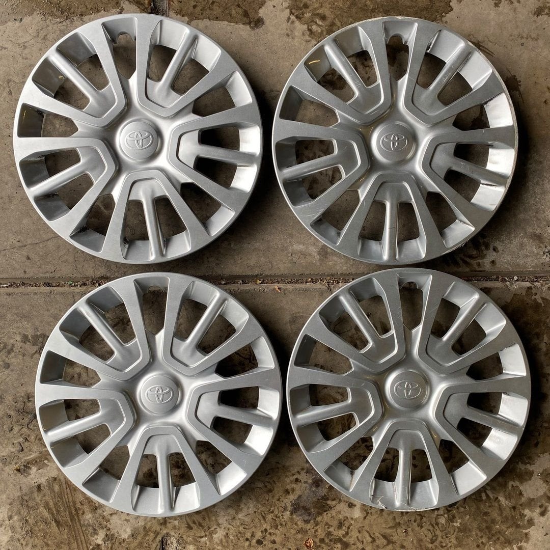 Wieldoppen Toyota Pro-Ace 9810850177 Set 16 inch 9814734477, Gebruikt, -, -, Ophalen of Verzenden