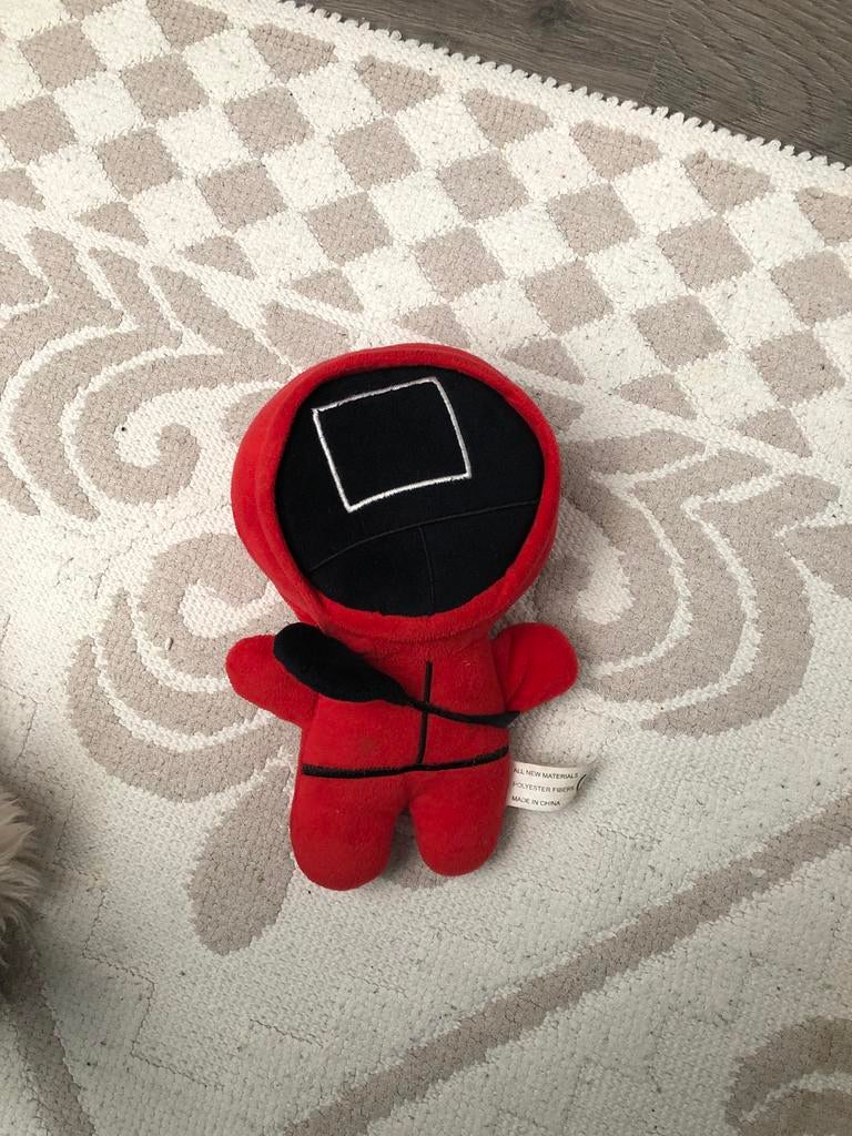 Squid Game Pluche Knuffel - Vierkant Masker, Ophalen of Verzenden, Zo goed als nieuw, Rood, Overige materialen