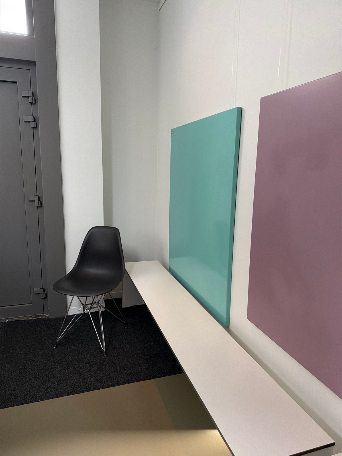 Vitra Eames DSR Stoel - Zwart met Chromen Onderstel, Ophalen, Kunststof, Zwart, Zo goed als nieuw