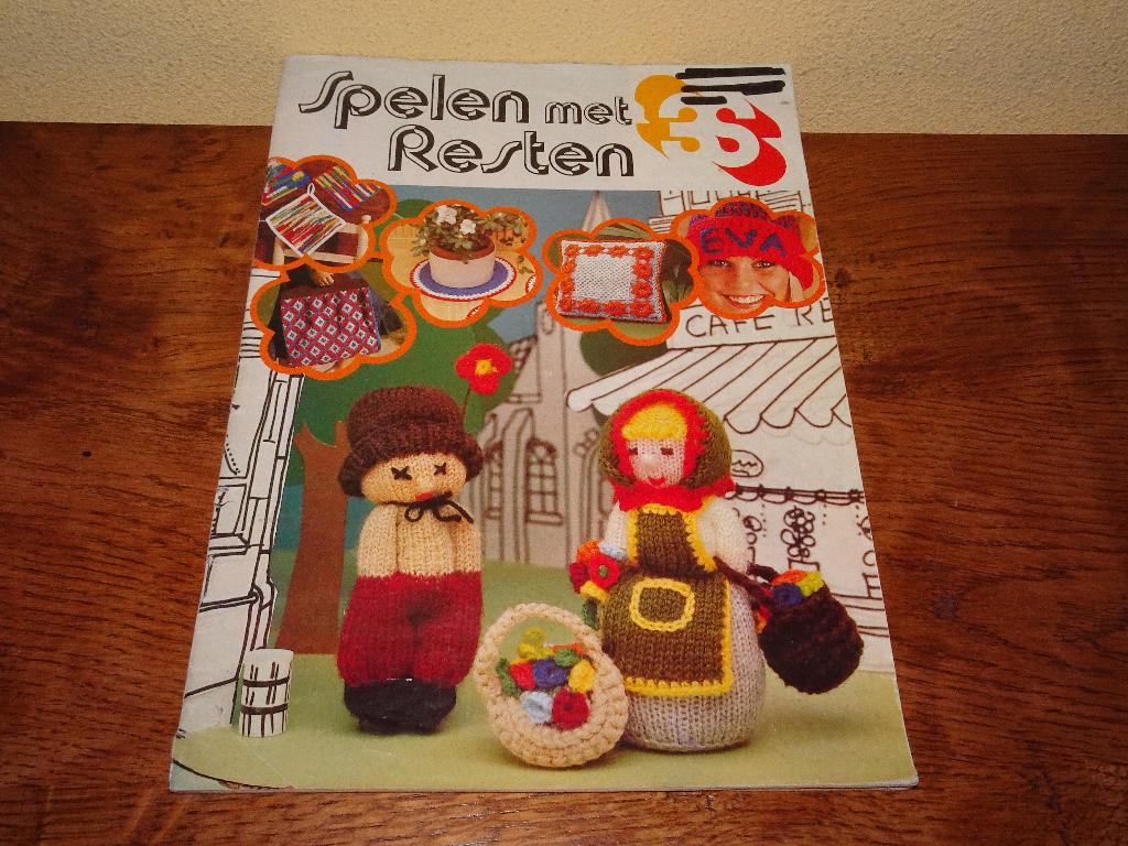 Spelen met resten 3 Suisses haken en breien patronen, Ophalen of Verzenden, Gebruikt, Breien of Haken, Patroon of Boek