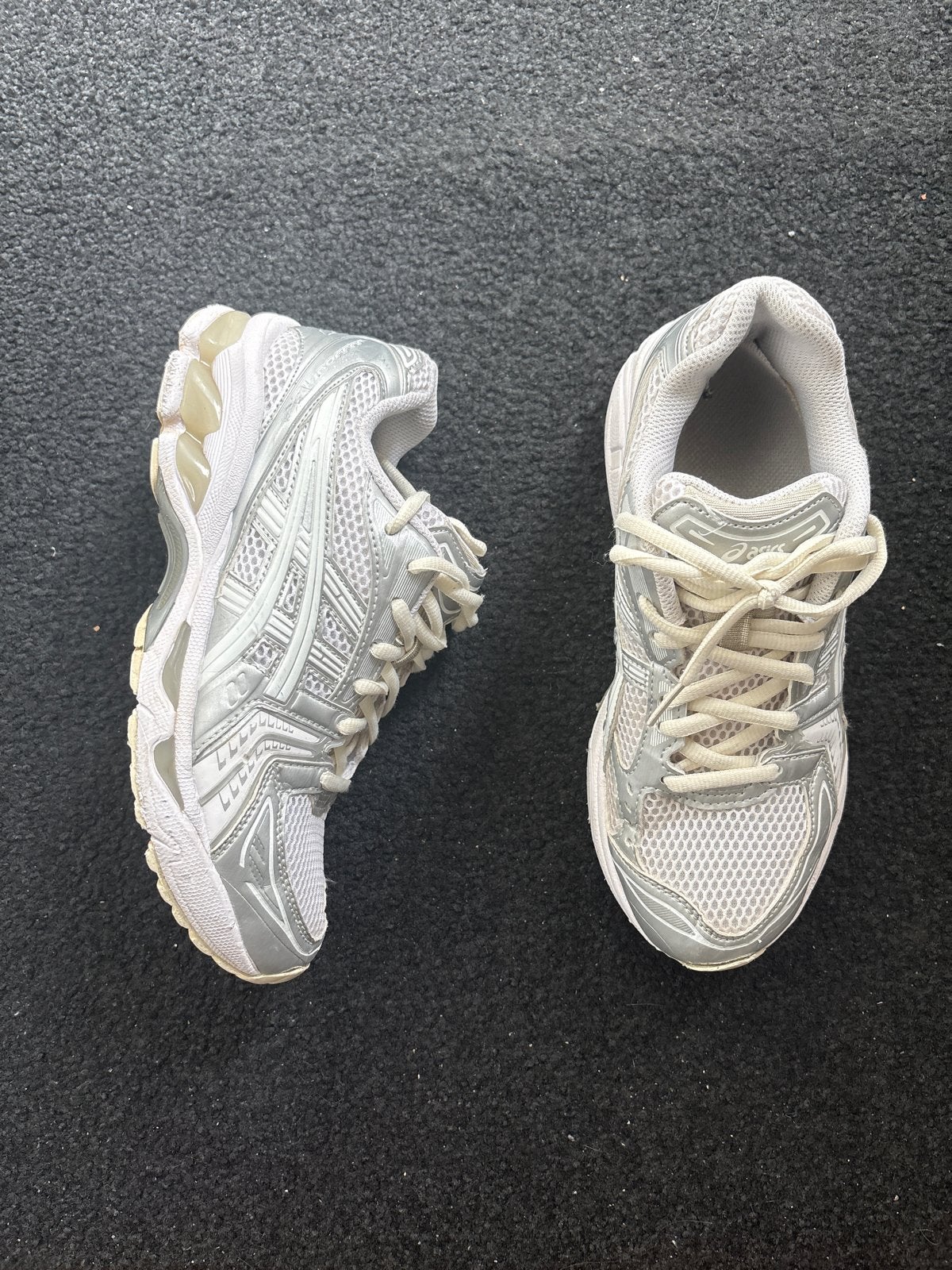 ASICS GEL-Kayano 14 maat 40- Zilver/Wit (met klein defect), Ophalen of Verzenden, Gedragen, Wit, Sneakers of Gympen