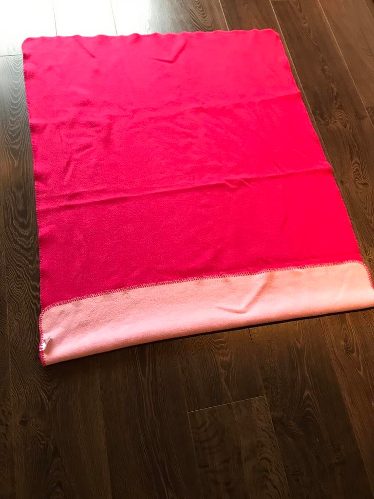 Roze dekentje (dik), Ophalen of Verzenden, Zo goed als nieuw, 100 cm of meer, Deken