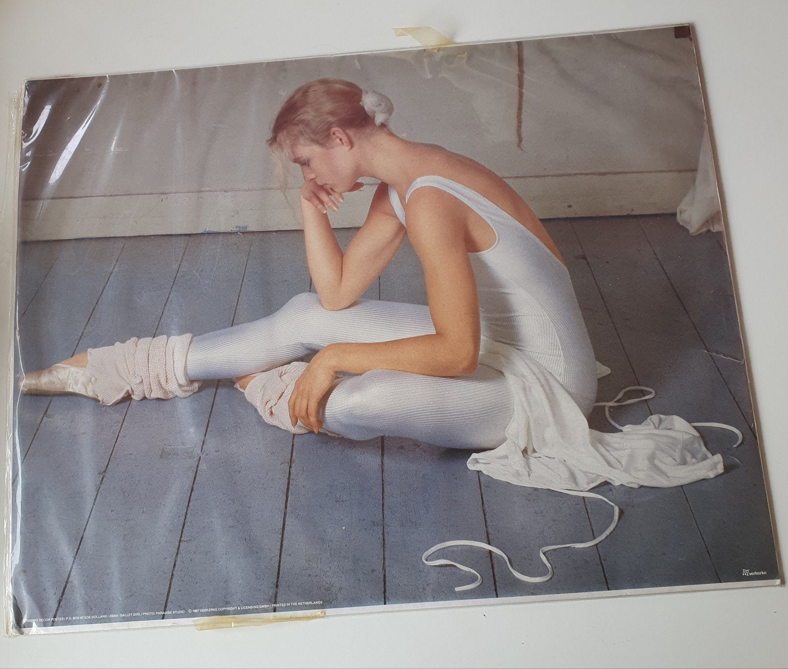 Verkerke poster peinzende ballerina 1987 vintage, Verzamelen, Ophalen, Zo goed als nieuw, Rechthoekig Liggend, Sport