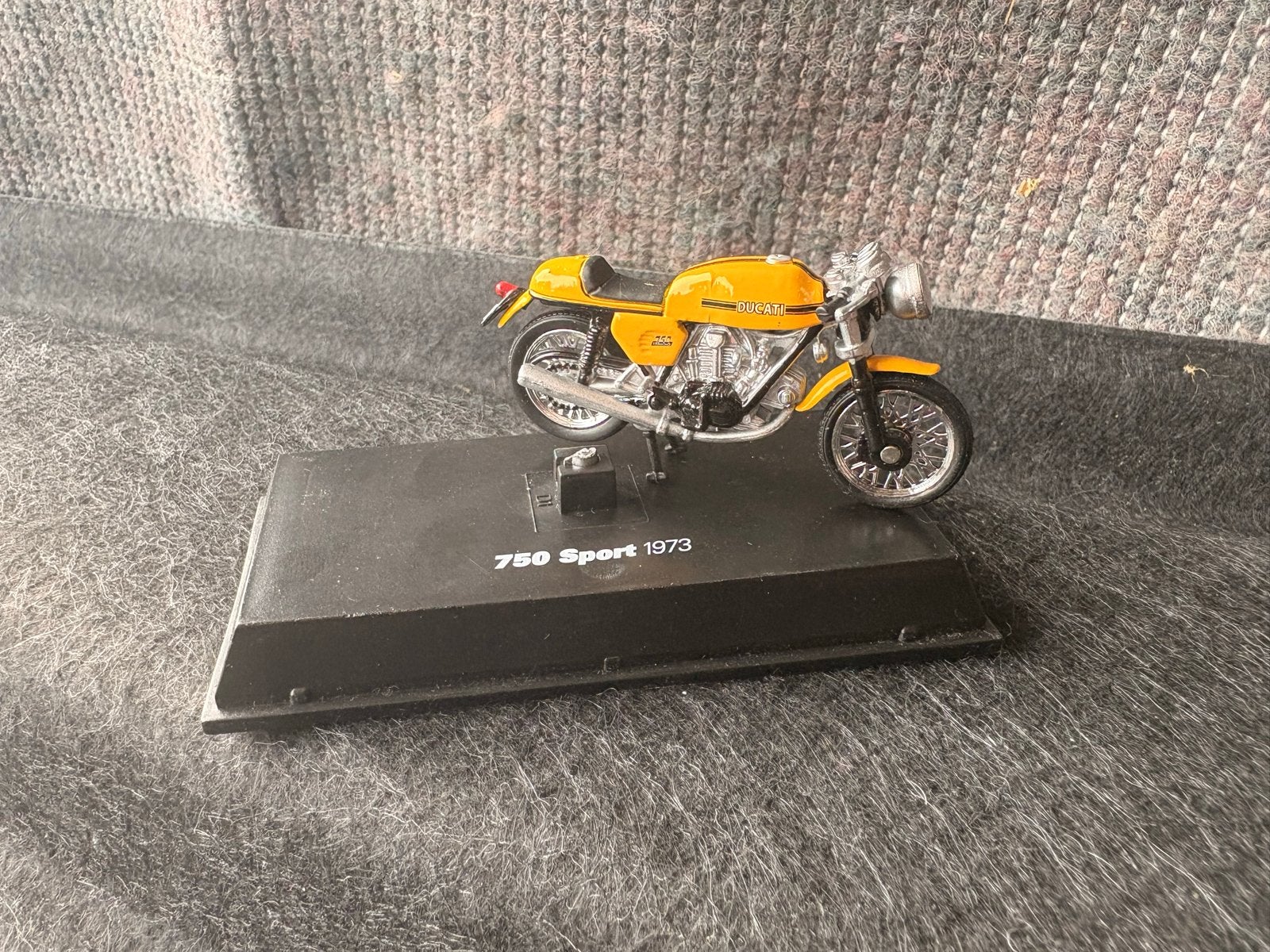 Ducati 750 Sport 1973 & 750 Imola 1972 schaalmodellen, Ophalen of Verzenden, Zo goed als nieuw, Overige typen, Overige merken