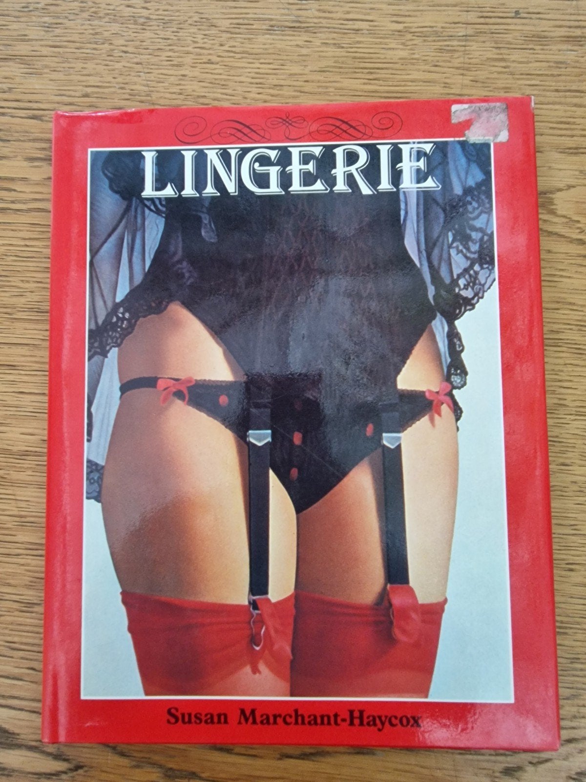 Lingerie - Susan Marchant-Haycox - Boek over de geschiedenis, Ophalen of Verzenden, Gelezen, Susan Marchant-Haycox