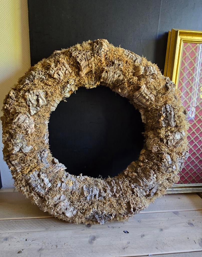 Grote krans van mos en kurk, bijna 80 cm doorsnee, Ophalen