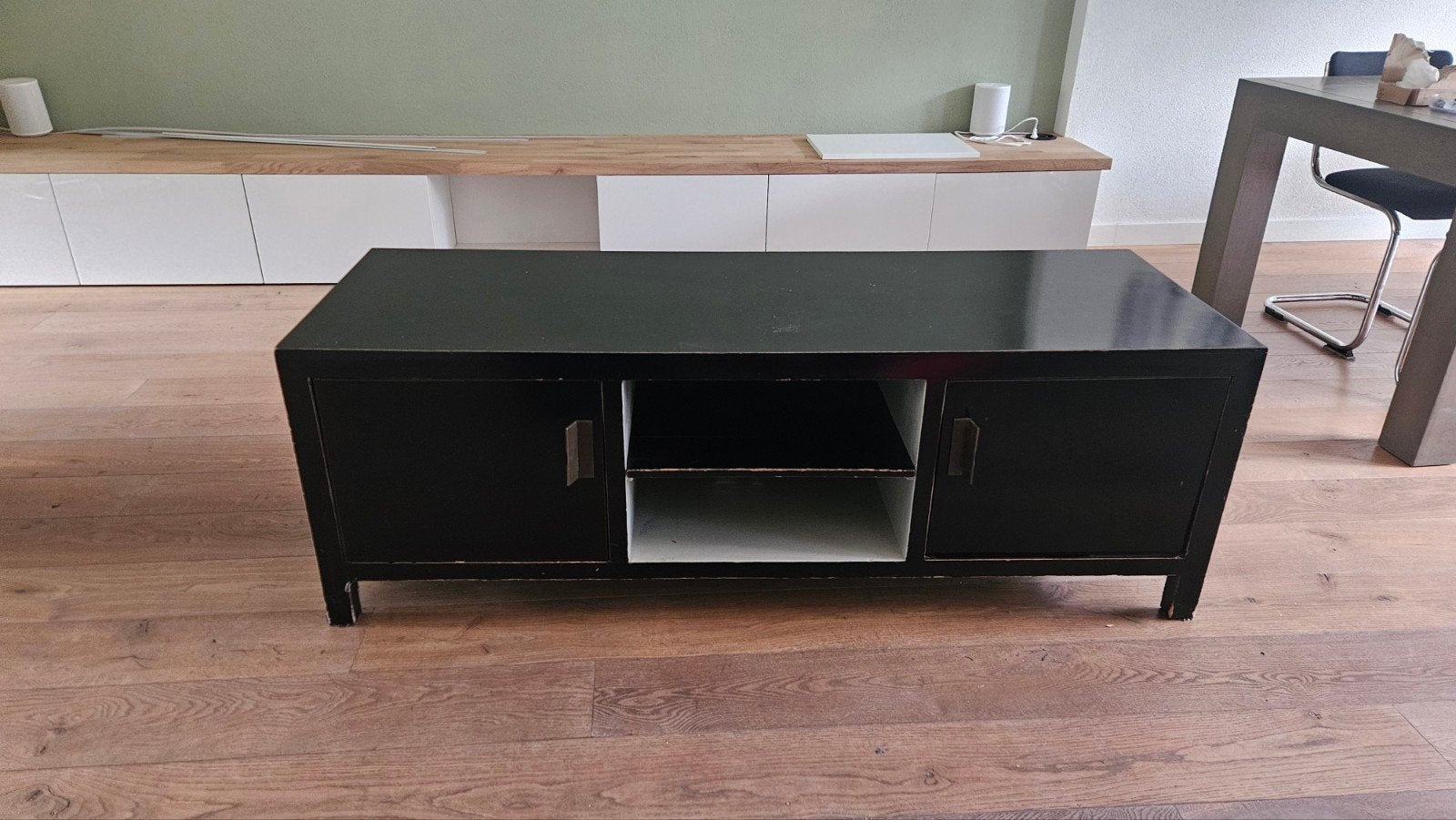 Zwart TV-meubel met opbergruimte: gratis ophalen, Gebruikt, 100 tot 150 cm, Ophalen of Verzenden, Minder dan 100 cm