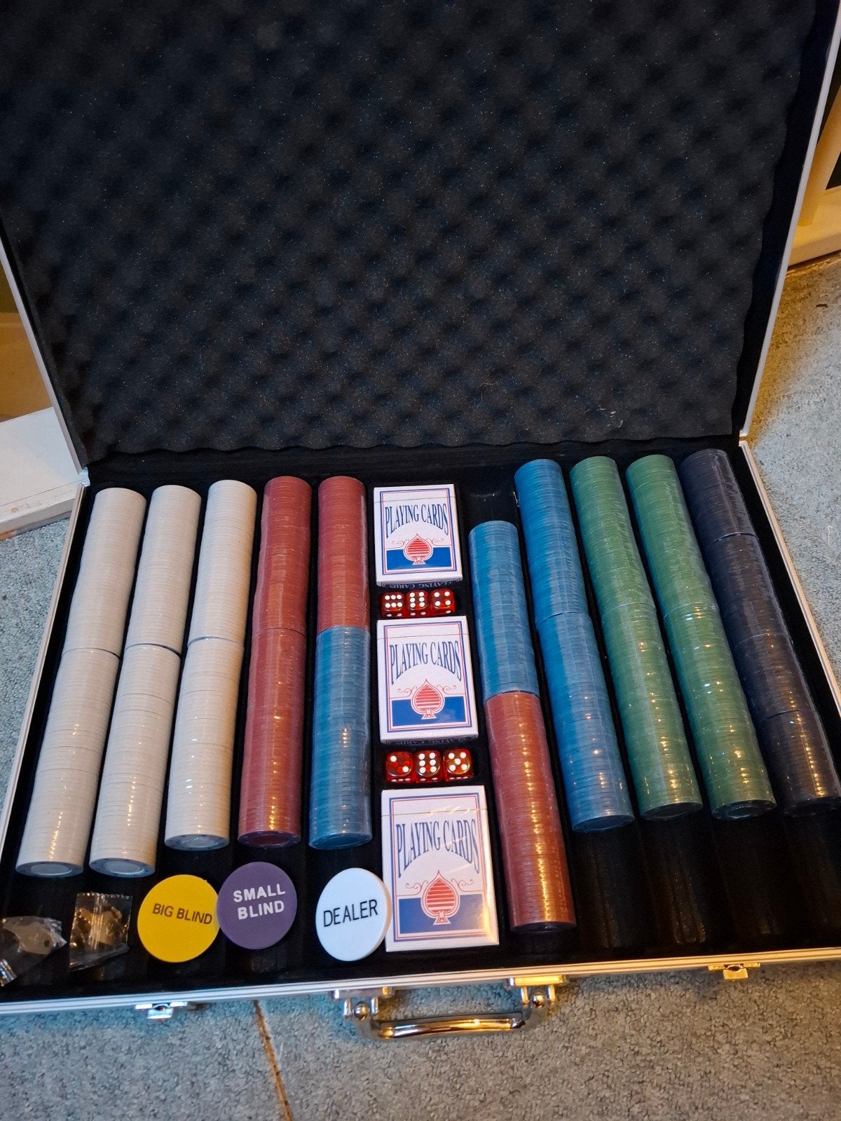 Pokerset in aluminium koffer - Compleet met fiches/kaarten, Vijf spelers of meer, Ophalen of Verzenden, Zo goed als nieuw, Onbekend
