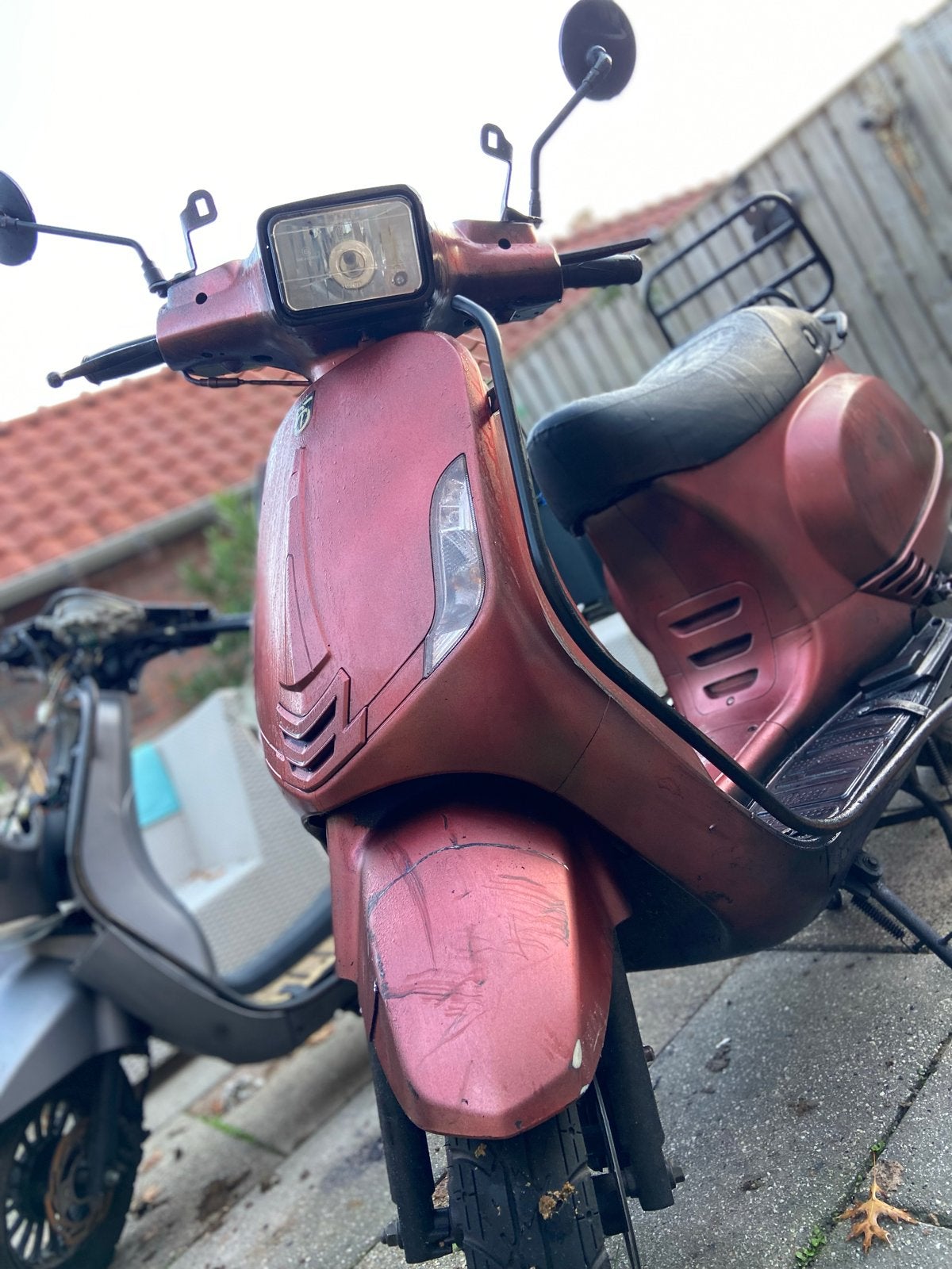 BTC Felice scooter 2024 geel kenteken – metallic rood, Ophalen, Gebruikt, Maximaal 45 km/u, Benzine