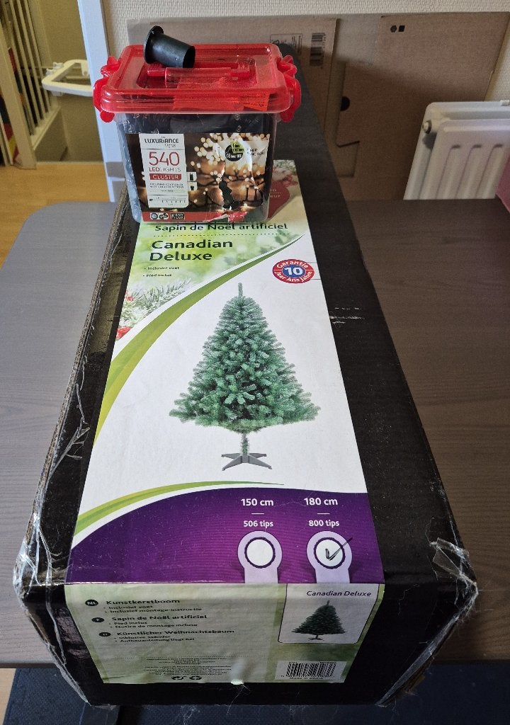 Kerstboom kunstboom 180cm met verlichting en kerstballen, Diversen, Ophalen, Zo goed als nieuw