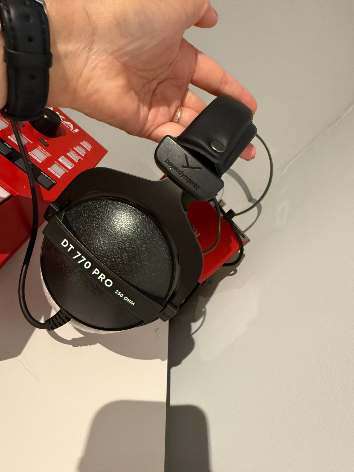Beyerdynamics DT 770 pro, nooit gebruikt dus nieuwstaat!!, Zo goed als nieuw, Zwart, Studio / DJ, Ophalen