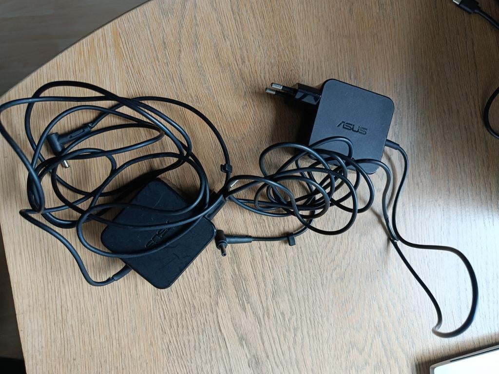 2 Asus laptop opladers, Ophalen of Verzenden, Gebruikt, Asus