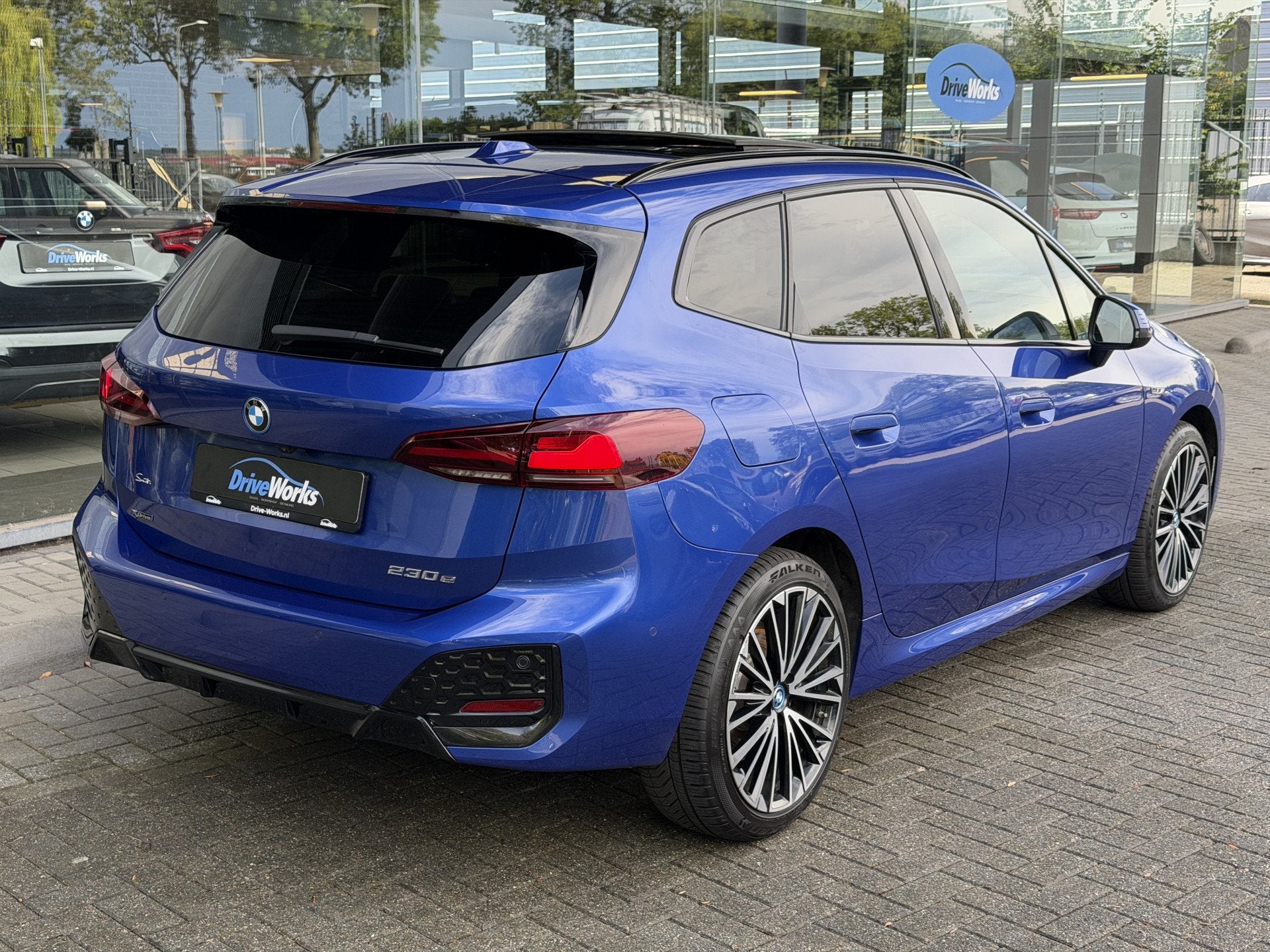 BMW 2 Serie Active Tourer | M-sport | 230e xDrive | M | H&K, Auto's, Automaat, Dealer onderhouden, Gebruikt, Met garantie (alle)