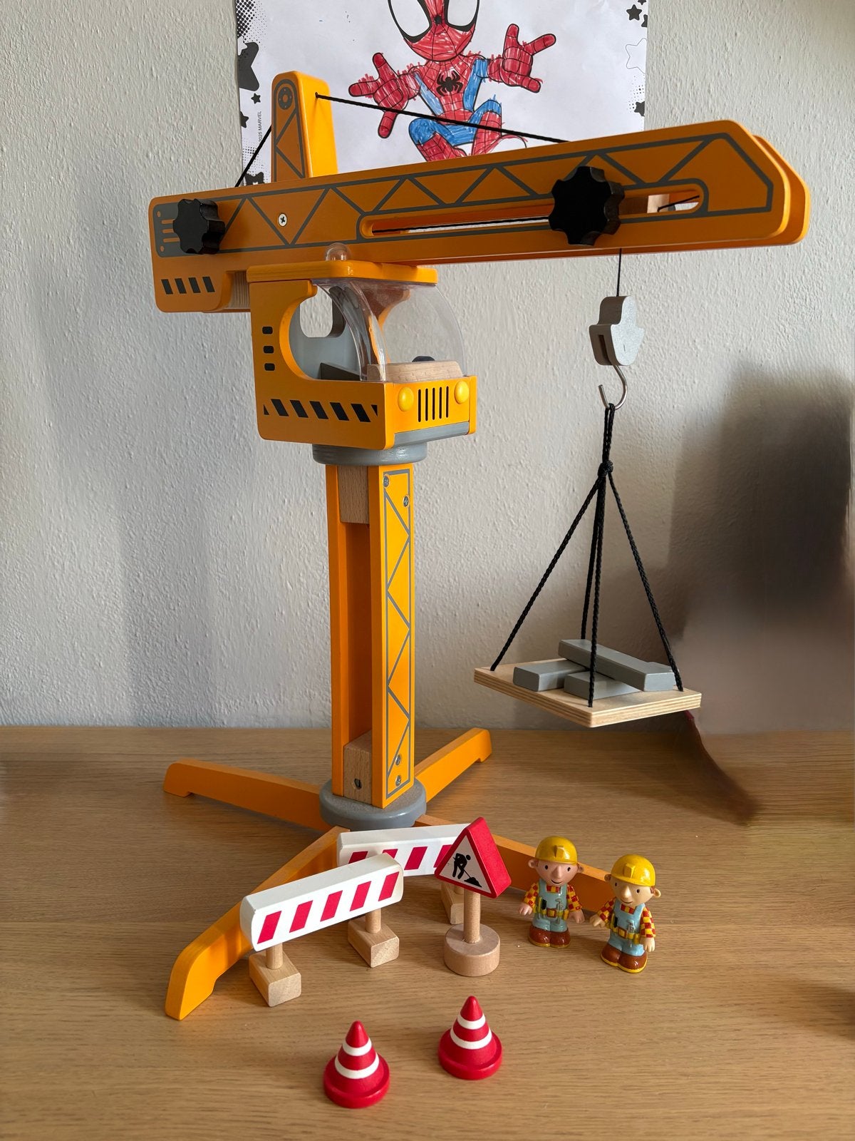 Houten Speelgoedkraan Hape met Accessoires, Ophalen, Zo goed als nieuw, Overige typen