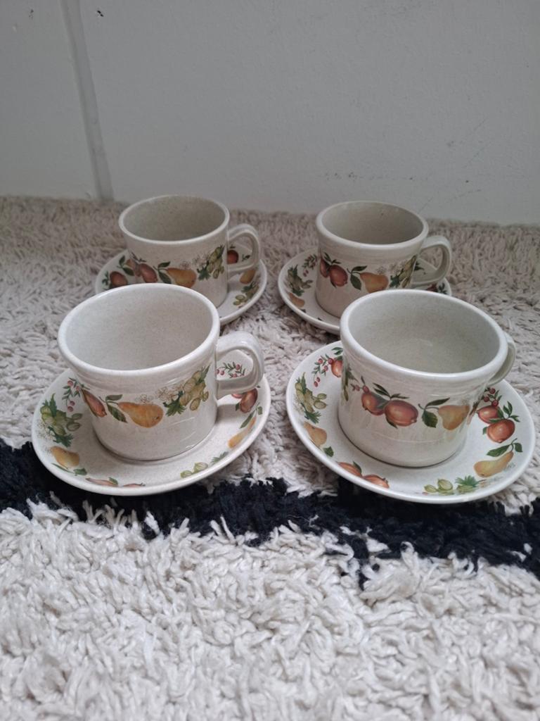 Wedgwood Quince kop en schotels met fruitdecor (4 stuks), Ophalen of Verzenden, Gebruikt, Keramiek, Kop(pen) en/of Schotel(s)