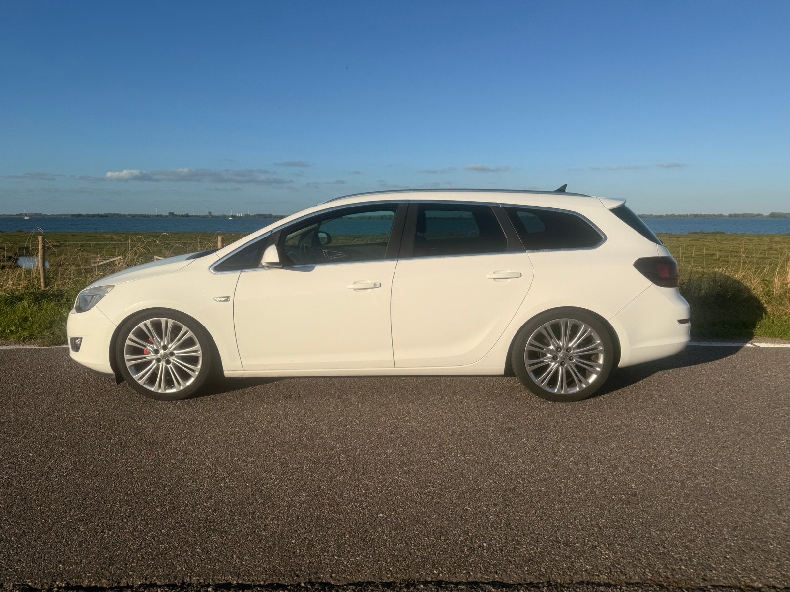 Opel Astra 1.4 Turbo 88KW Sports Tourer 2011 Wit, Stof, Zwart, 4 cilinders, 1337 kg