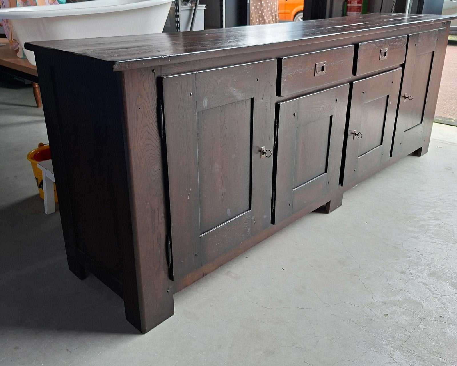 Dressoir | koloniaal | 239x53x89 cm | donkerbruin | massief, Huis en Inrichting, Kasten | Dressoirs, Ophalen, Gebruikt, Met deur(en)
