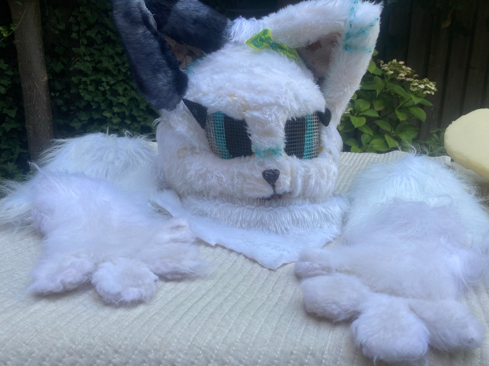 Zelfgemaakte Fursuit Hoofd en Handen - Wit/Grijs, Ophalen of Verzenden, Gebruikt, Overige typen