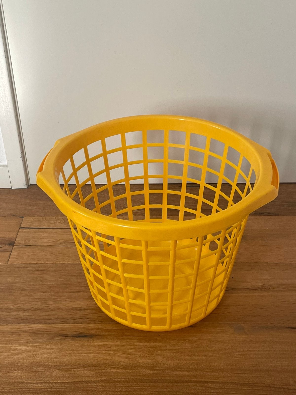 Vintage gele kunststof wasmand  jaren 70, Kunststof, Gebruikt, Mand, Rond