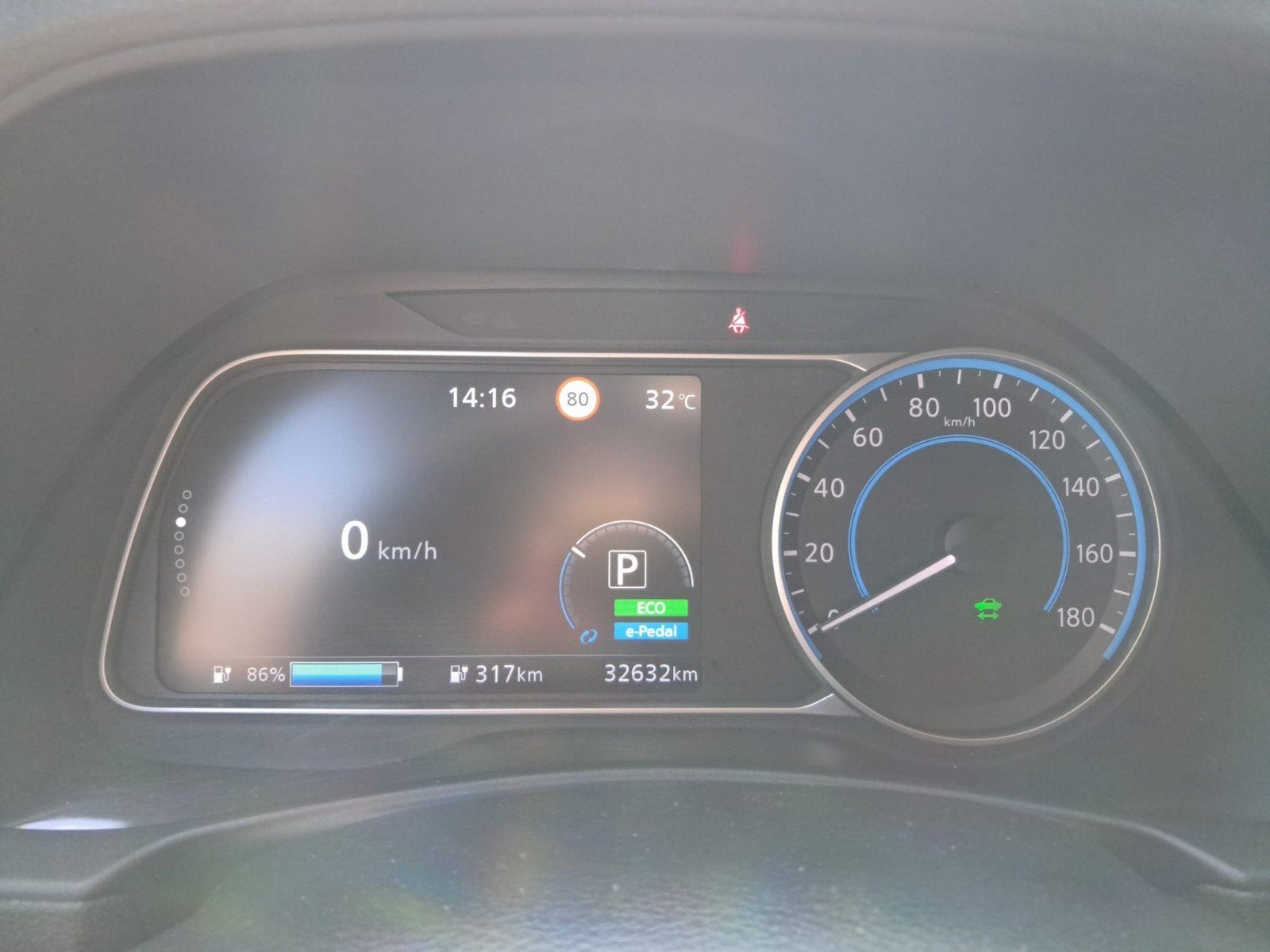 Foto 12 van Nissan Leaf Electric e+ Tekna  62kWh 2022 Grijs