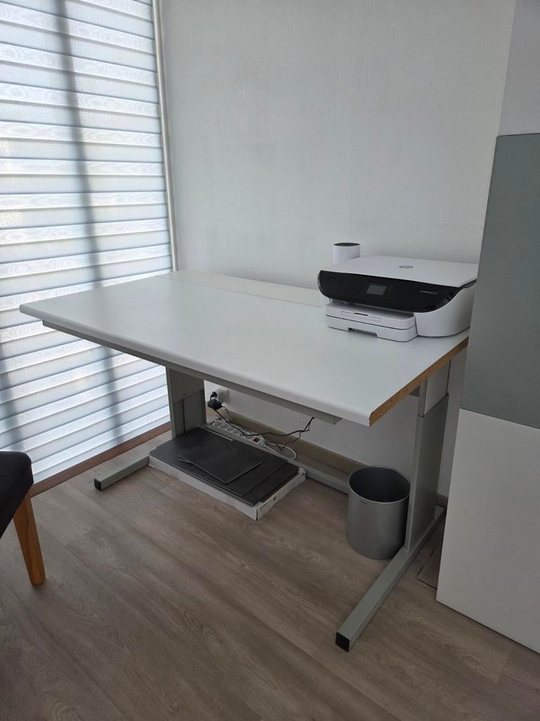 In hoogte verstelbaar bureau, Huis en Inrichting, Bureaus, Ophalen