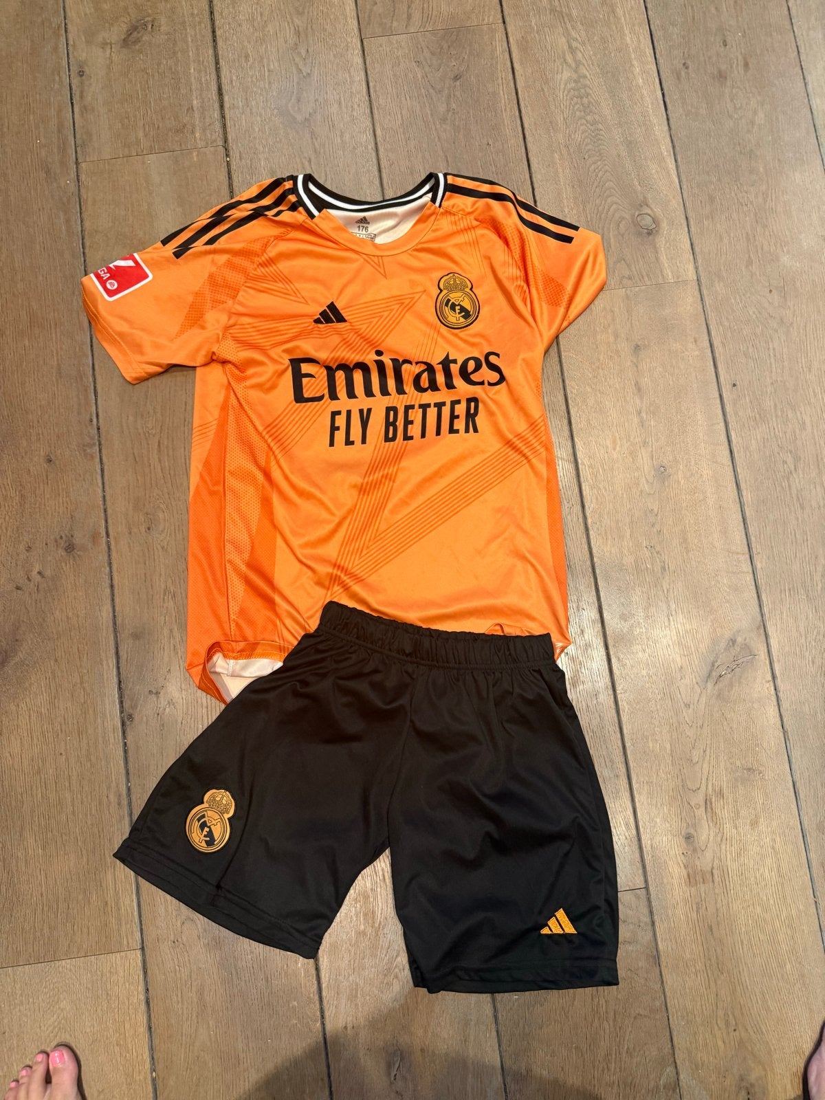 Real Madrid tenue Mbappe maat 176, Ophalen of Verzenden, Zo goed als nieuw, Jongen