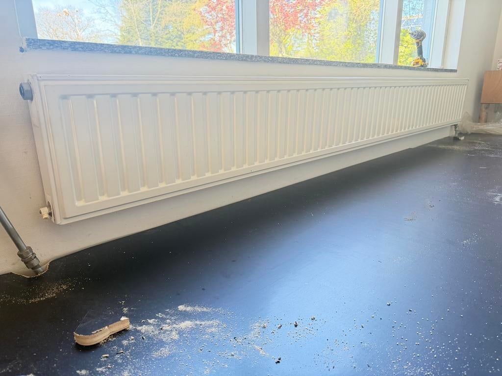 Radiator zo goed als nieuw, 270 x 30 x 7, Doe-het-zelf en Verbouw, Verwarming en Radiatoren, 30 tot 80 cm, Radiator, 150 cm of meer