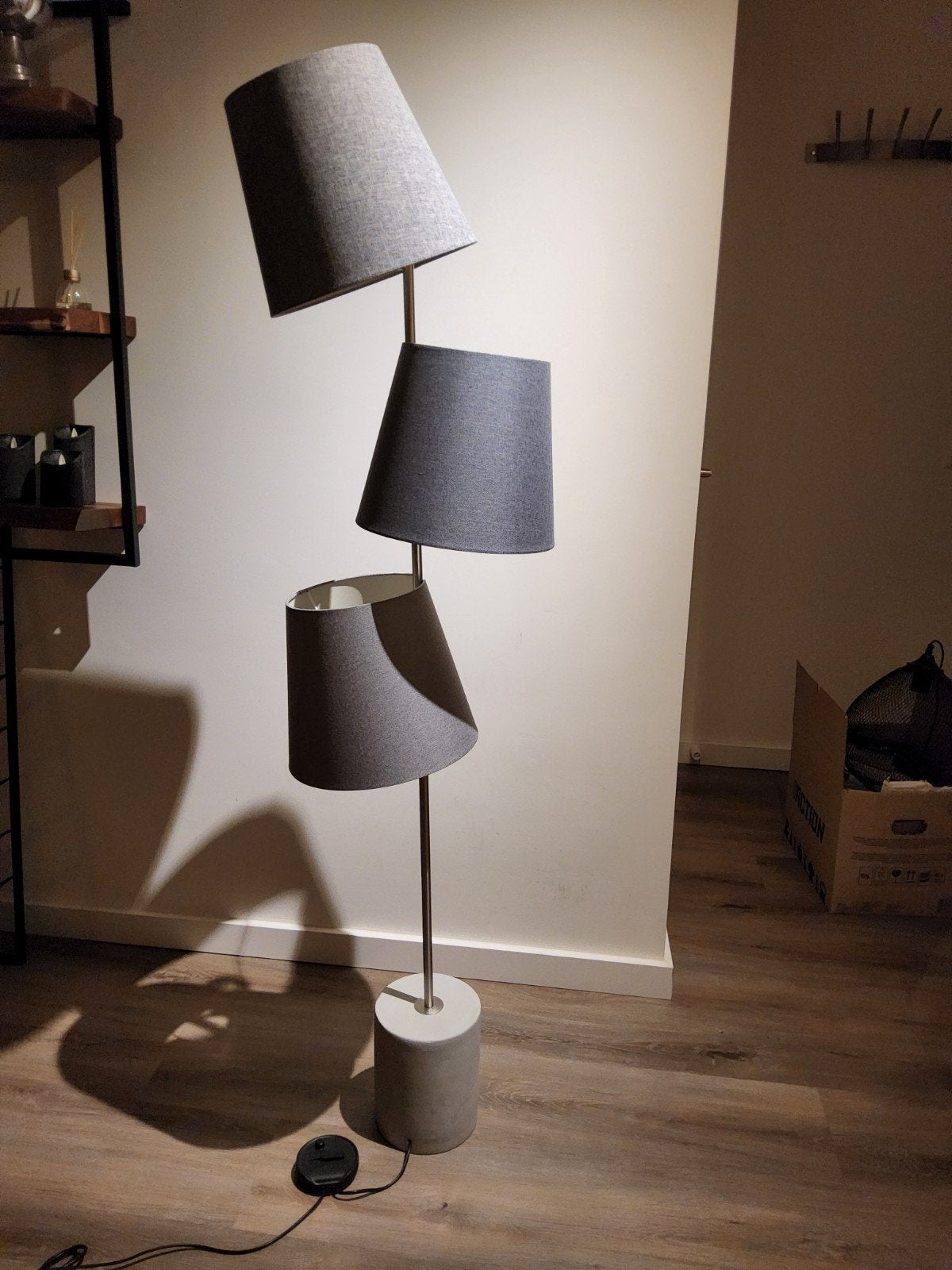 Moderne speelse vloerlamp met 3 stoffen kappen - Grijs, Ophalen, Modern, Industrieel, Metaal, E27 (groot)
