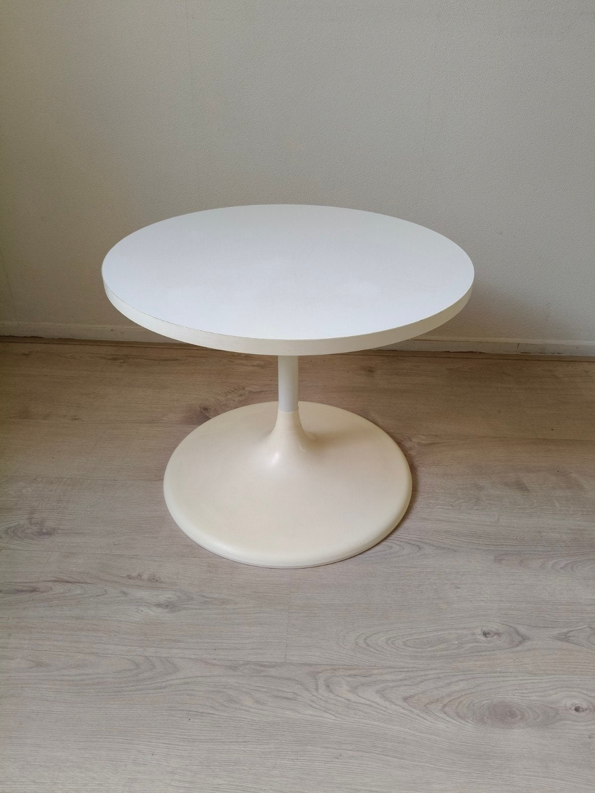 Vintage tulip bijzet/salontafel, Joe Colombo, Minder dan 55 cm, Gebruikt, Rond, Overige materialen