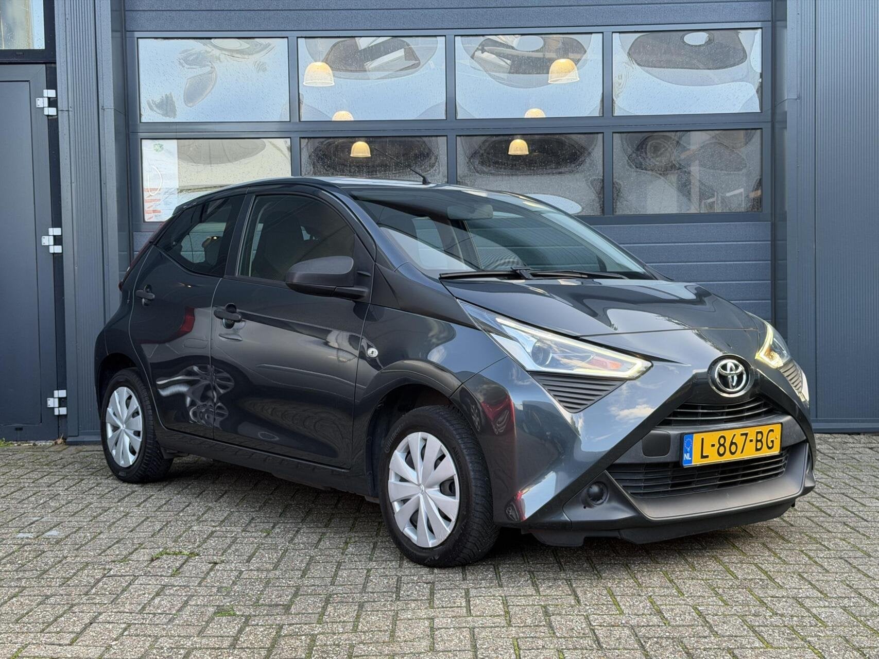 Toyota Aygo 1.0 VVT-i x-fun | Airco | Cruise | Zuinig, Auto's, Voorwielaandrijving, Gebruikt, Euro 6, 4 stoelen