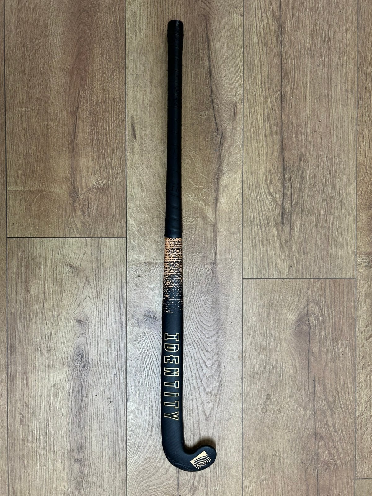 Hockeystick - Identity Low Bow 100 INDOOR 36,5, Sport en Fitness, Ophalen of Verzenden, Gebruikt, Stick