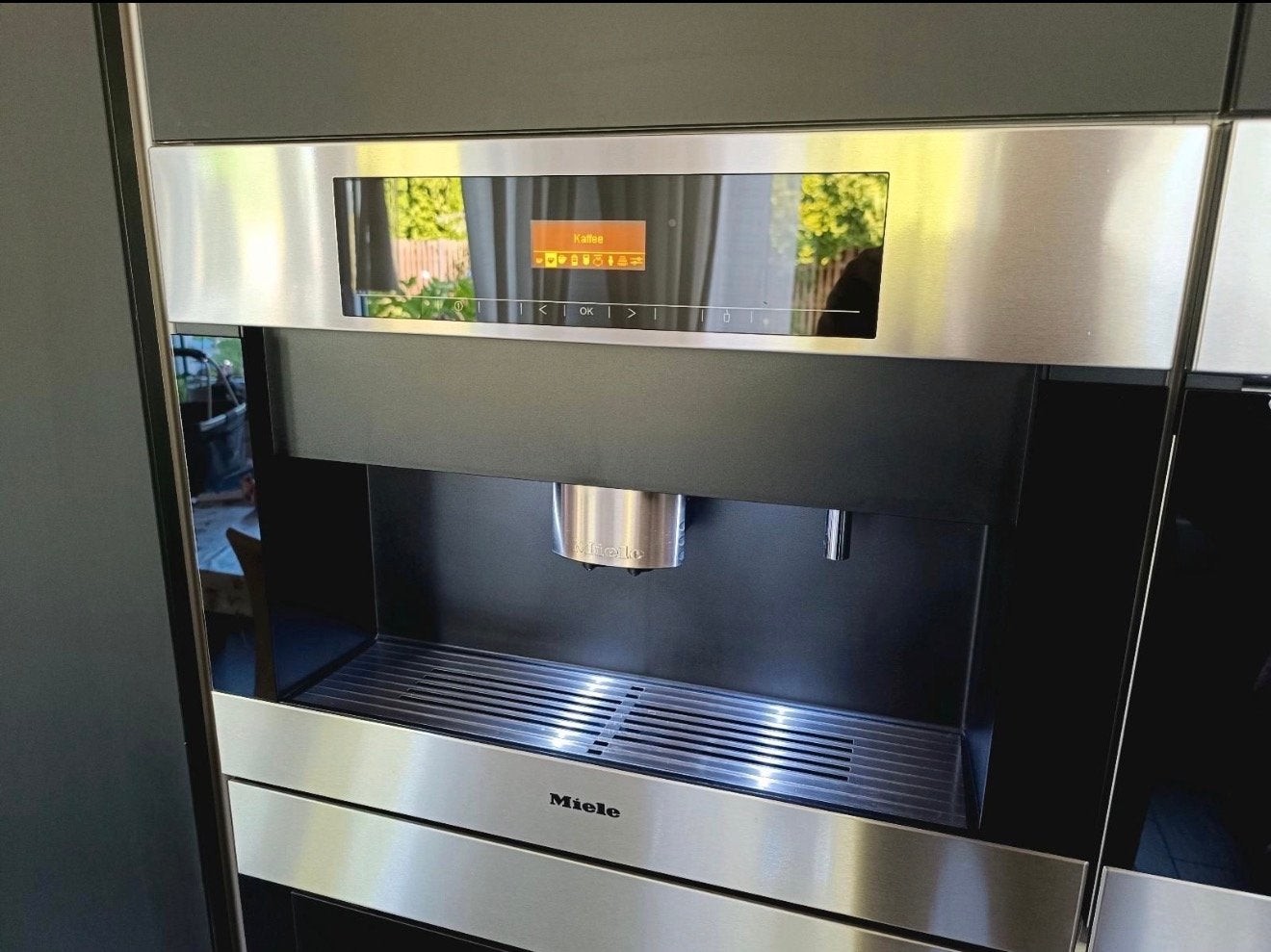 Miele CVA 5060 Inbouw Koffiemachine - Zo goed als nieuw, Ophalen, Afneembaar waterreservoir, 10 kopjes of meer, Koffiemachine